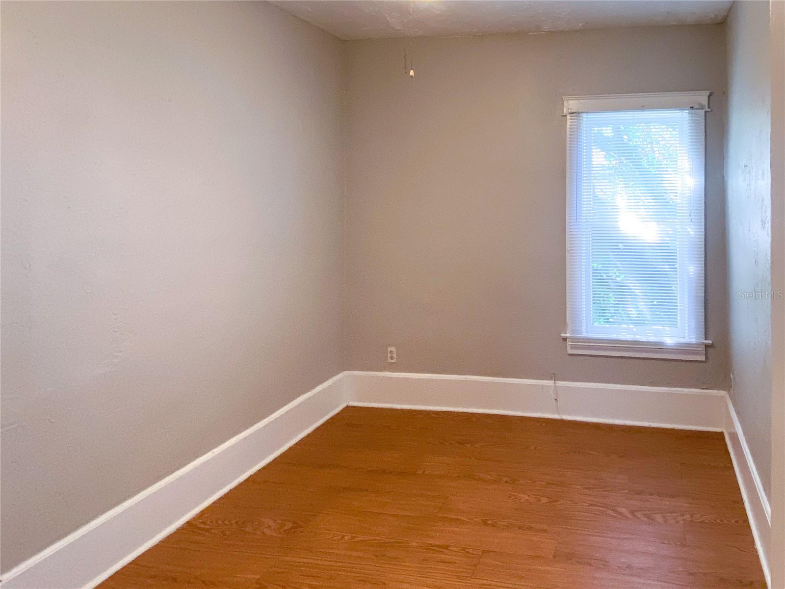 Image 9 of 13 For 1466 30th Avenue N