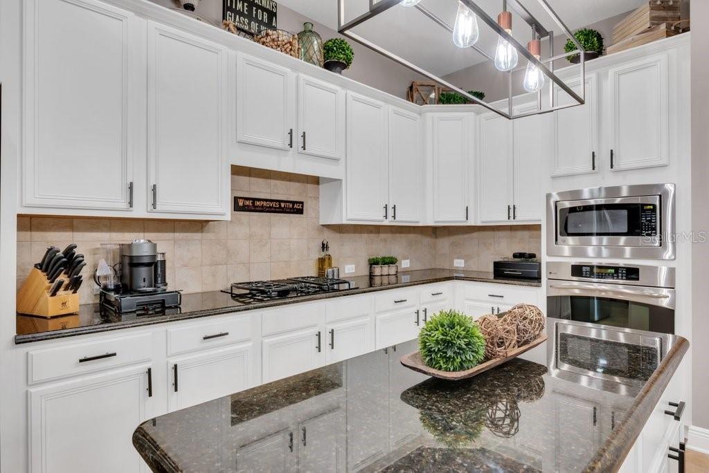 Listing photo id 9 for 15912 Ternglade Drive