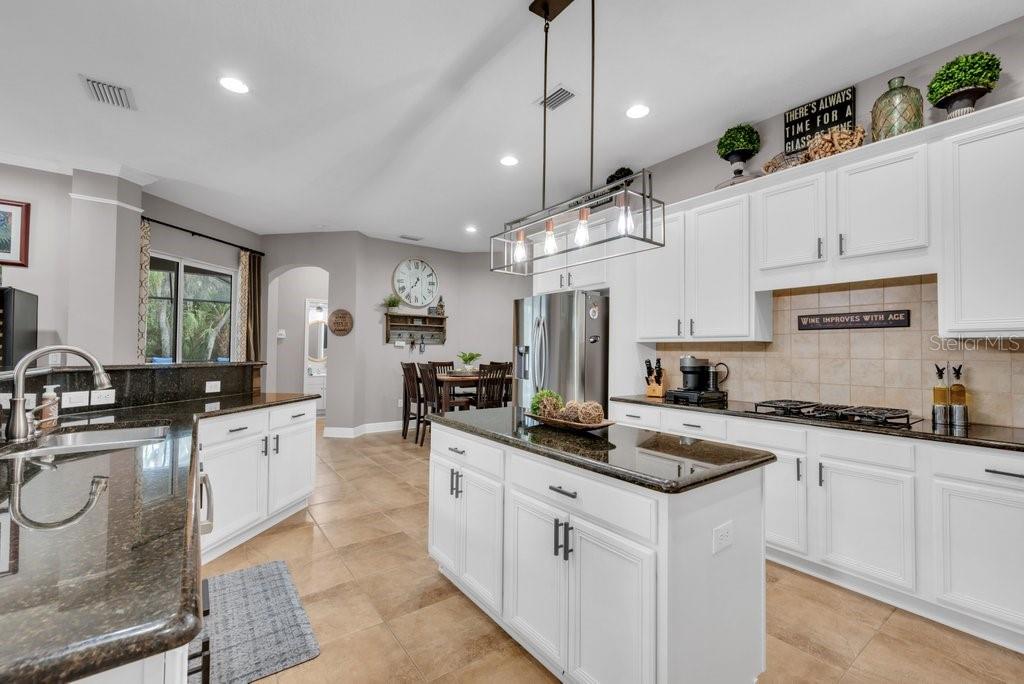 Listing photo id 11 for 15912 Ternglade Drive