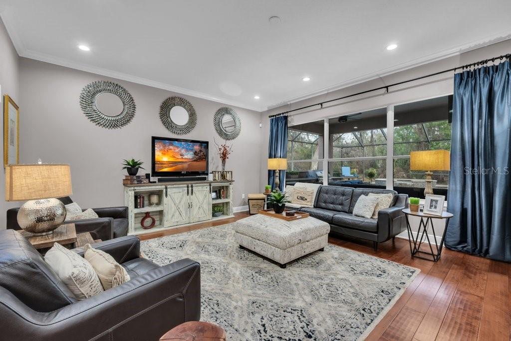 Listing photo id 12 for 15912 Ternglade Drive