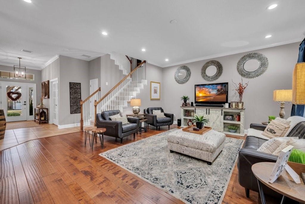 Listing photo id 13 for 15912 Ternglade Drive