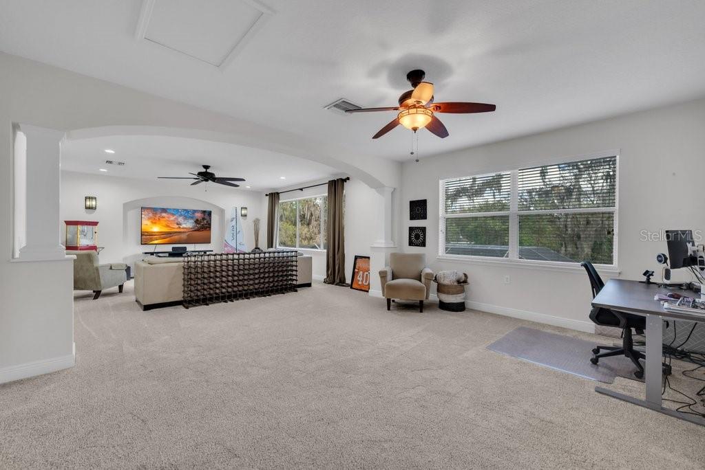 Listing photo id 21 for 15912 Ternglade Drive
