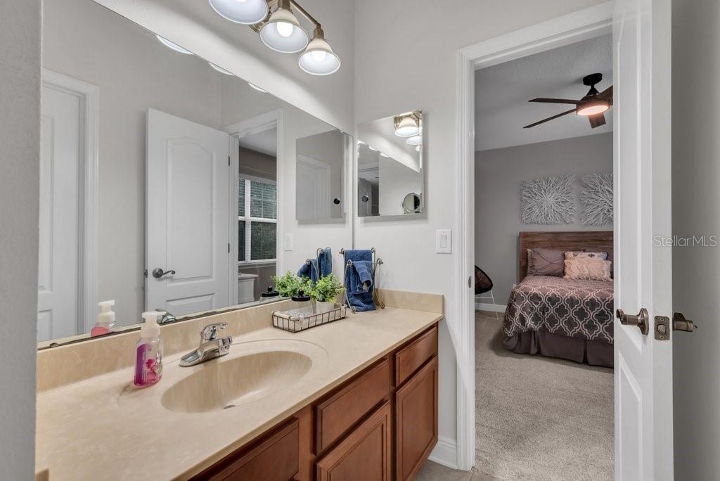 Listing photo id 27 for 15912 Ternglade Drive