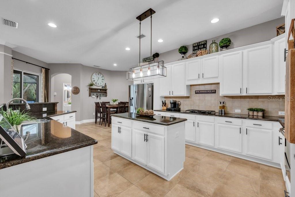 Listing photo id 7 for 15912 Ternglade Drive