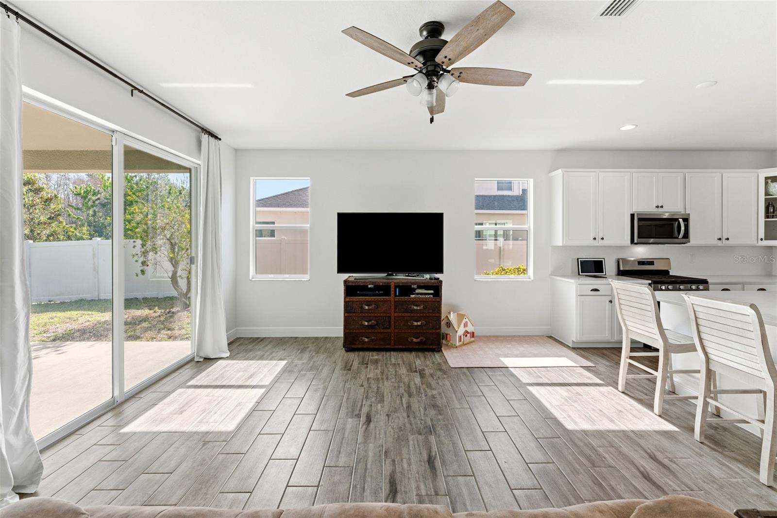 Image 16 of 49 For 8322 Eagle Brook Drive