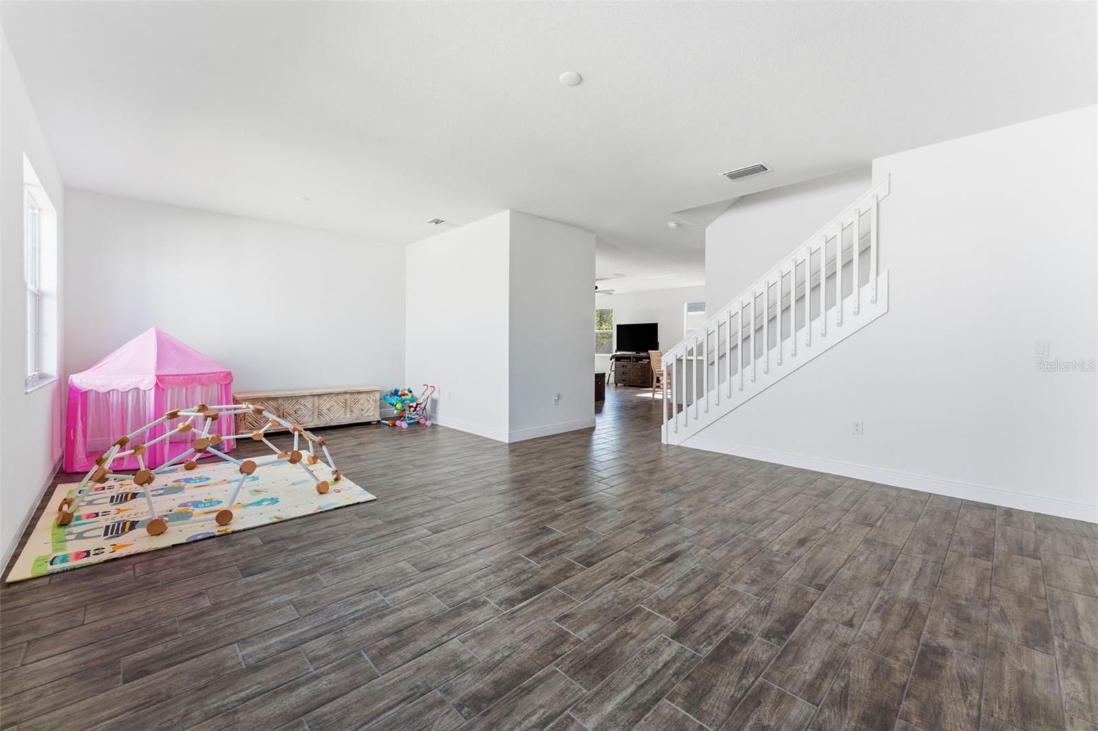 Image 6 of 49 For 8322 Eagle Brook Drive