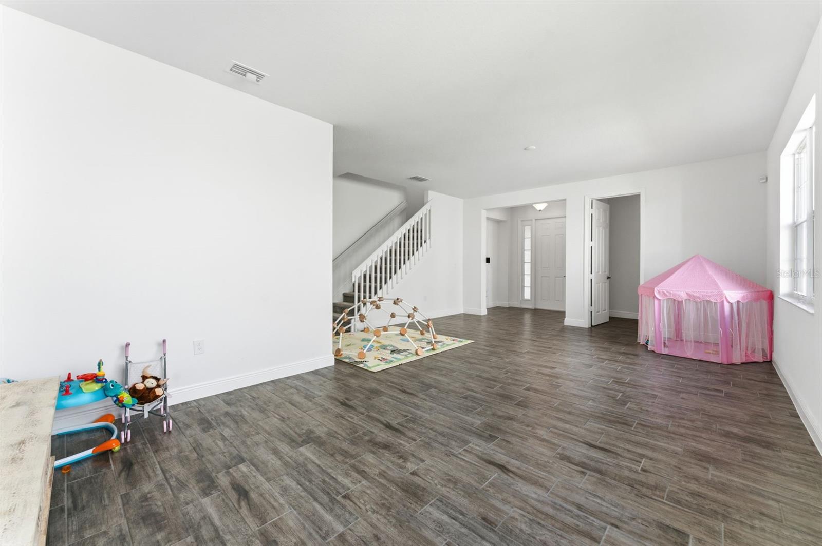 Image 7 of 49 For 8322 Eagle Brook Drive