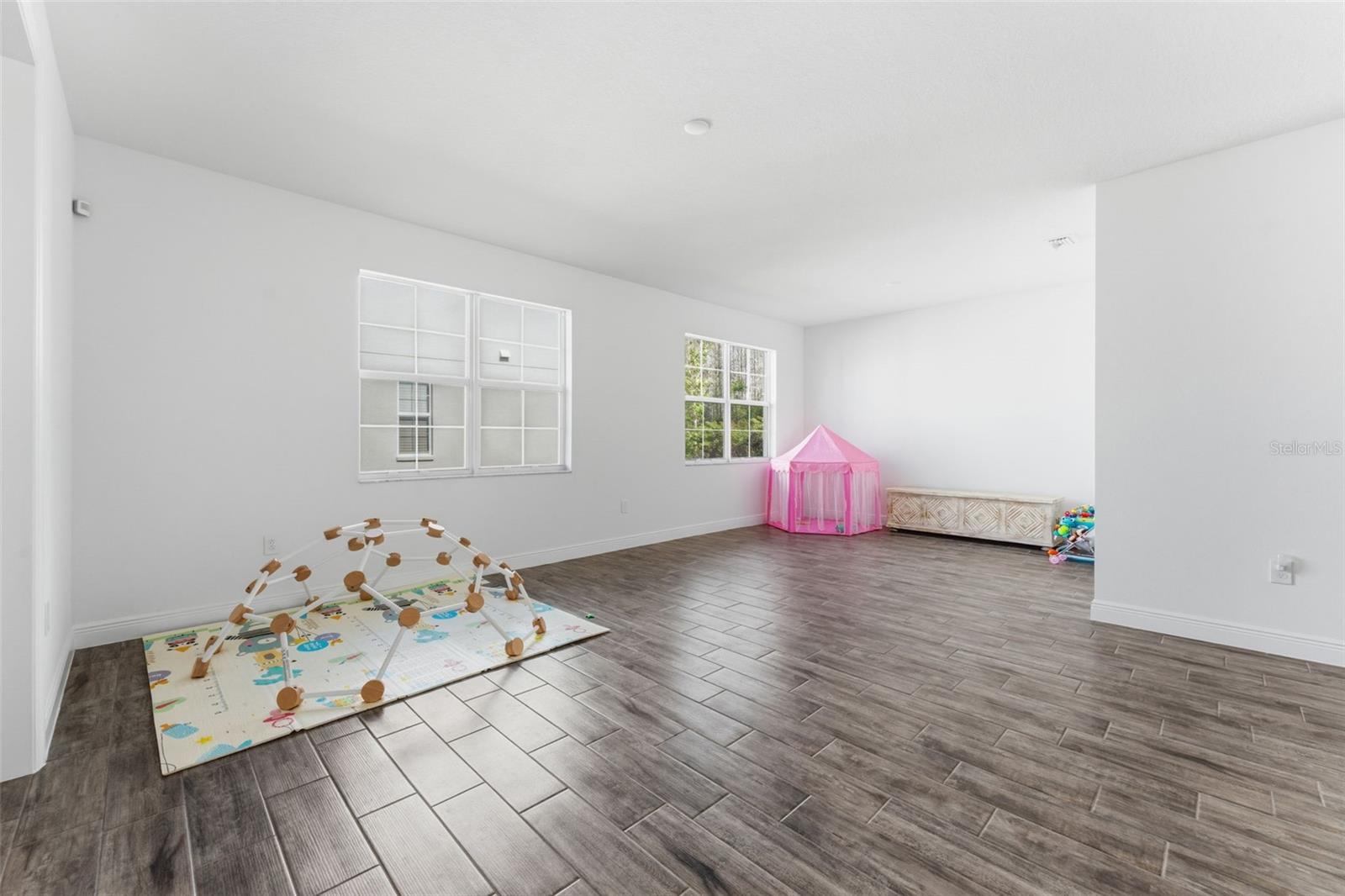 Image 8 of 49 For 8322 Eagle Brook Drive