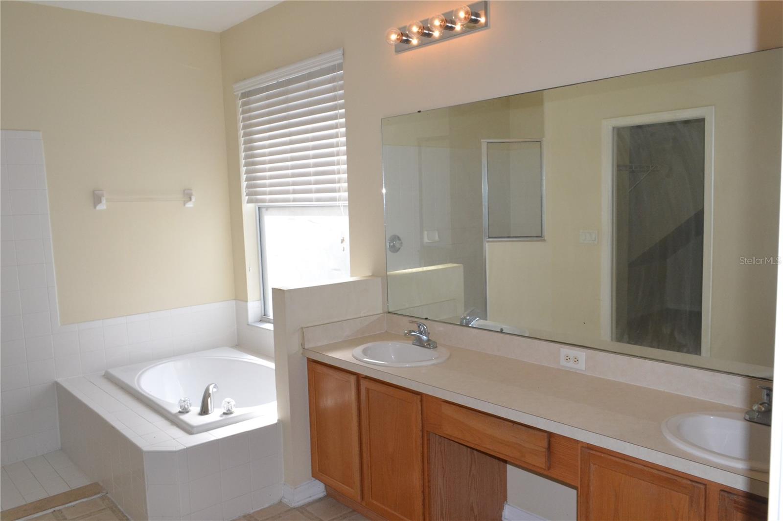 Image 16 of 32 For 27353 Edenfield Drive