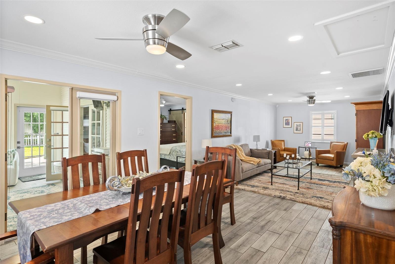 Listing photo id 11 for 3906 Vasconia Street