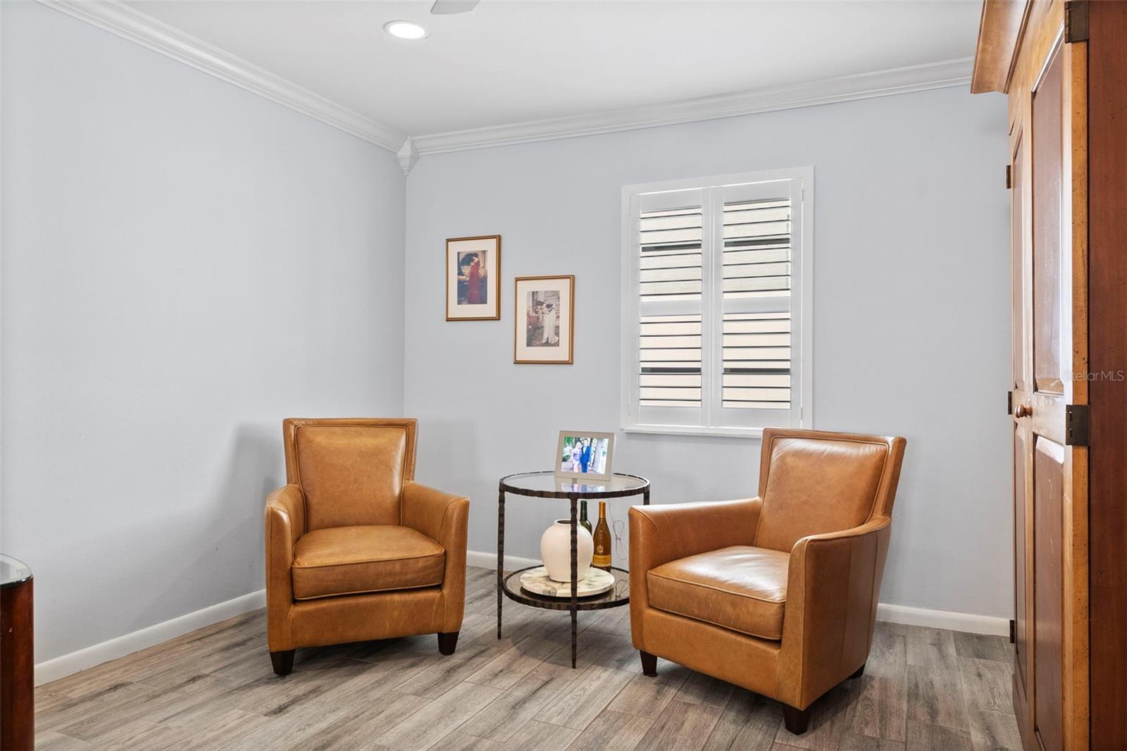 Listing photo id 16 for 3906 Vasconia Street