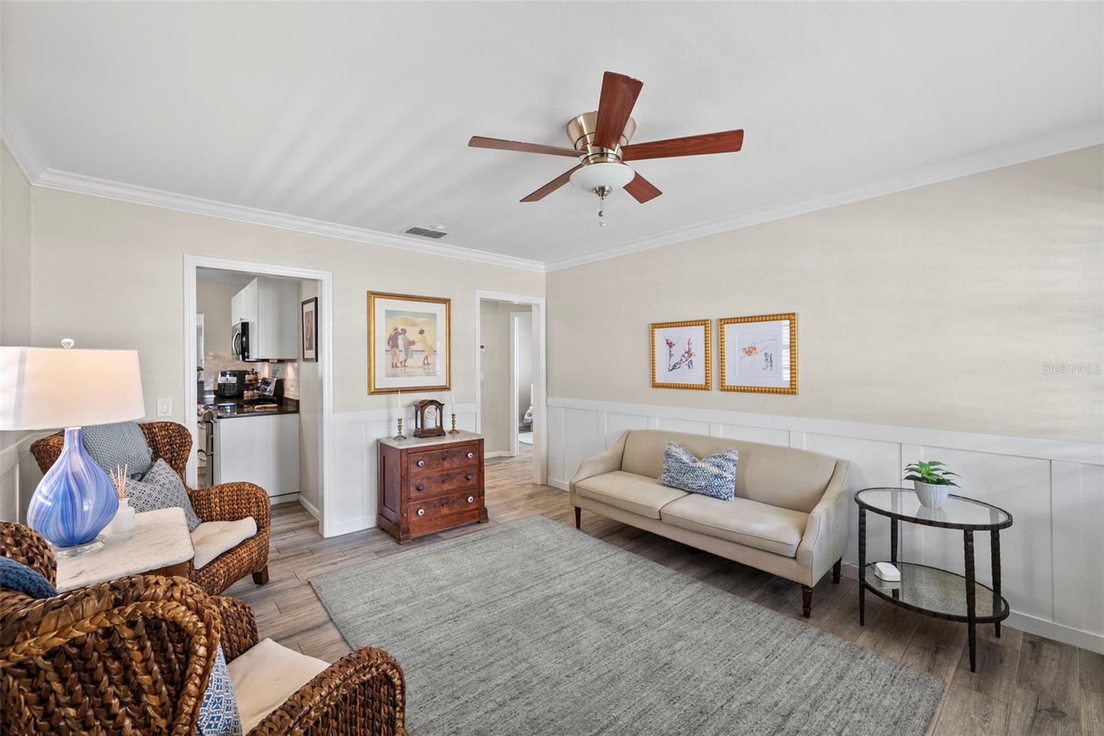 Listing photo id 0 for 3906 Vasconia Street