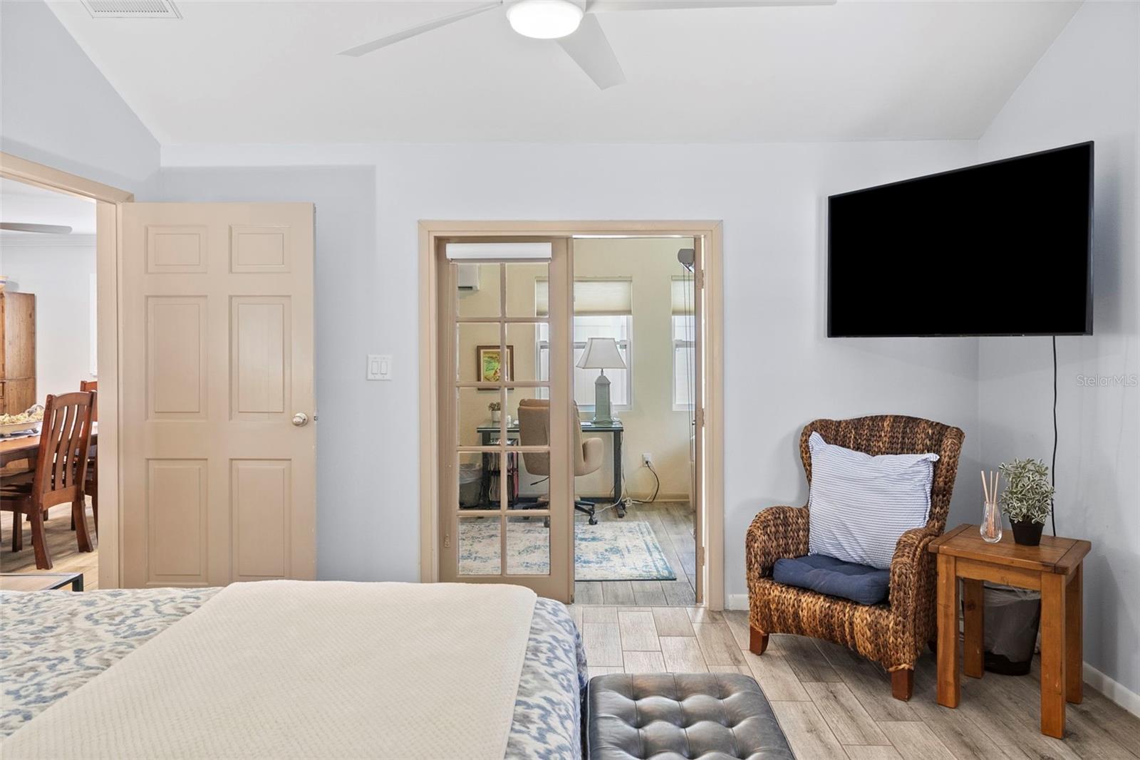 Listing photo id 20 for 3906 Vasconia Street