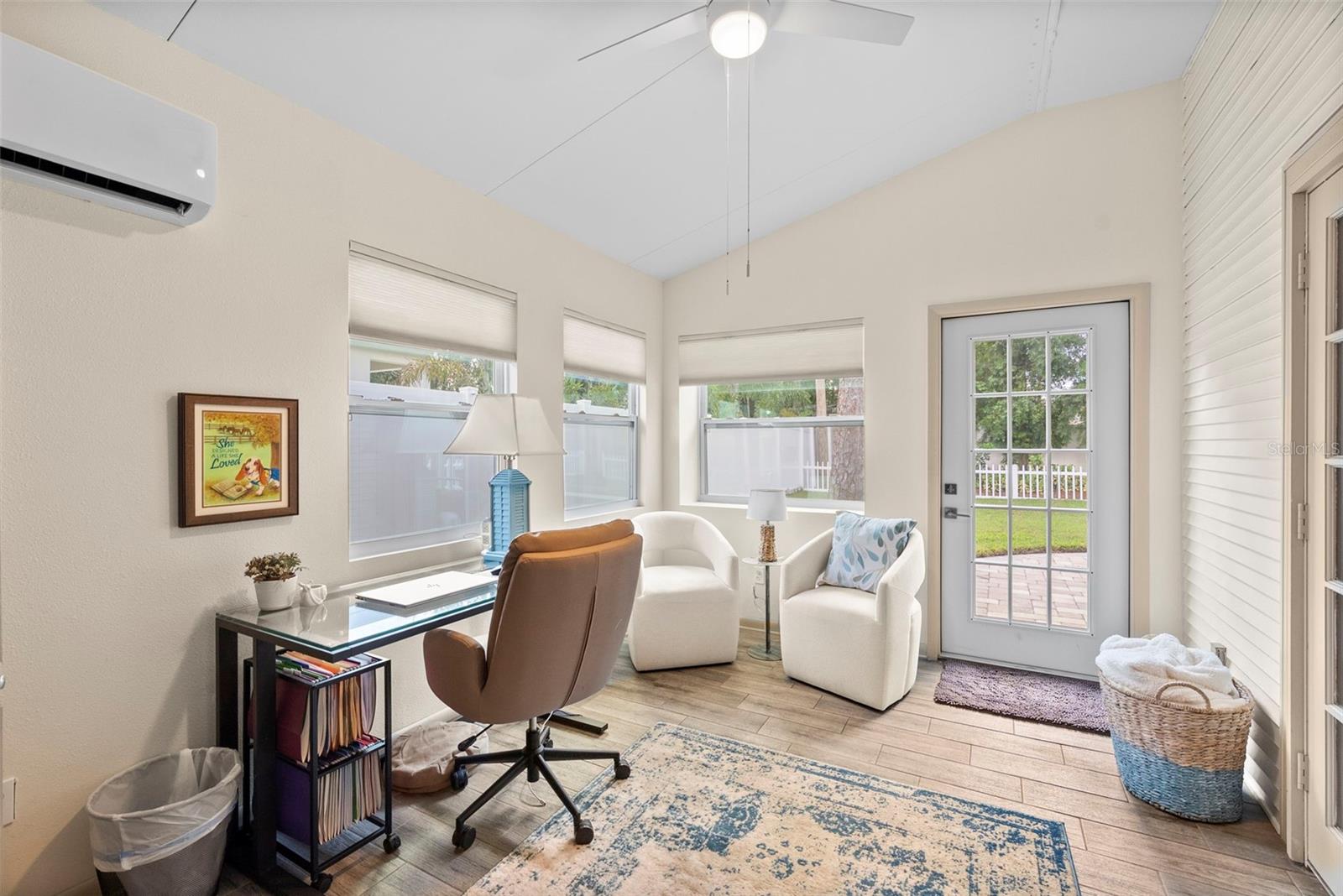 Listing photo id 21 for 3906 Vasconia Street