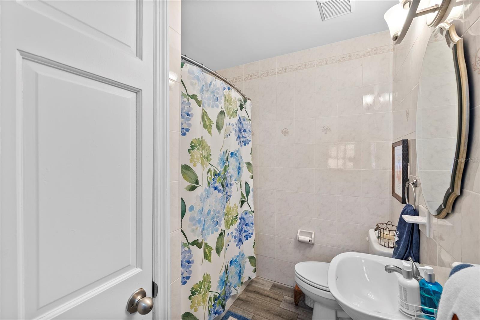 Listing photo id 24 for 3906 Vasconia Street