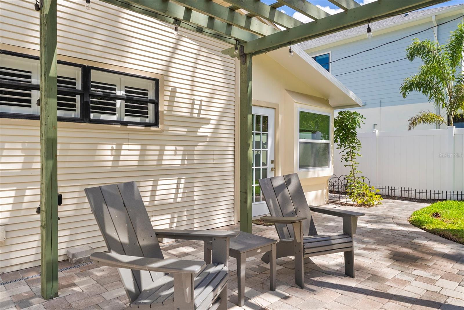 Listing photo id 27 for 3906 Vasconia Street