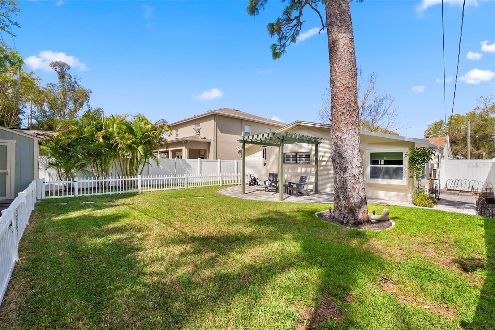 Listing photo id 30 for 3906 Vasconia Street