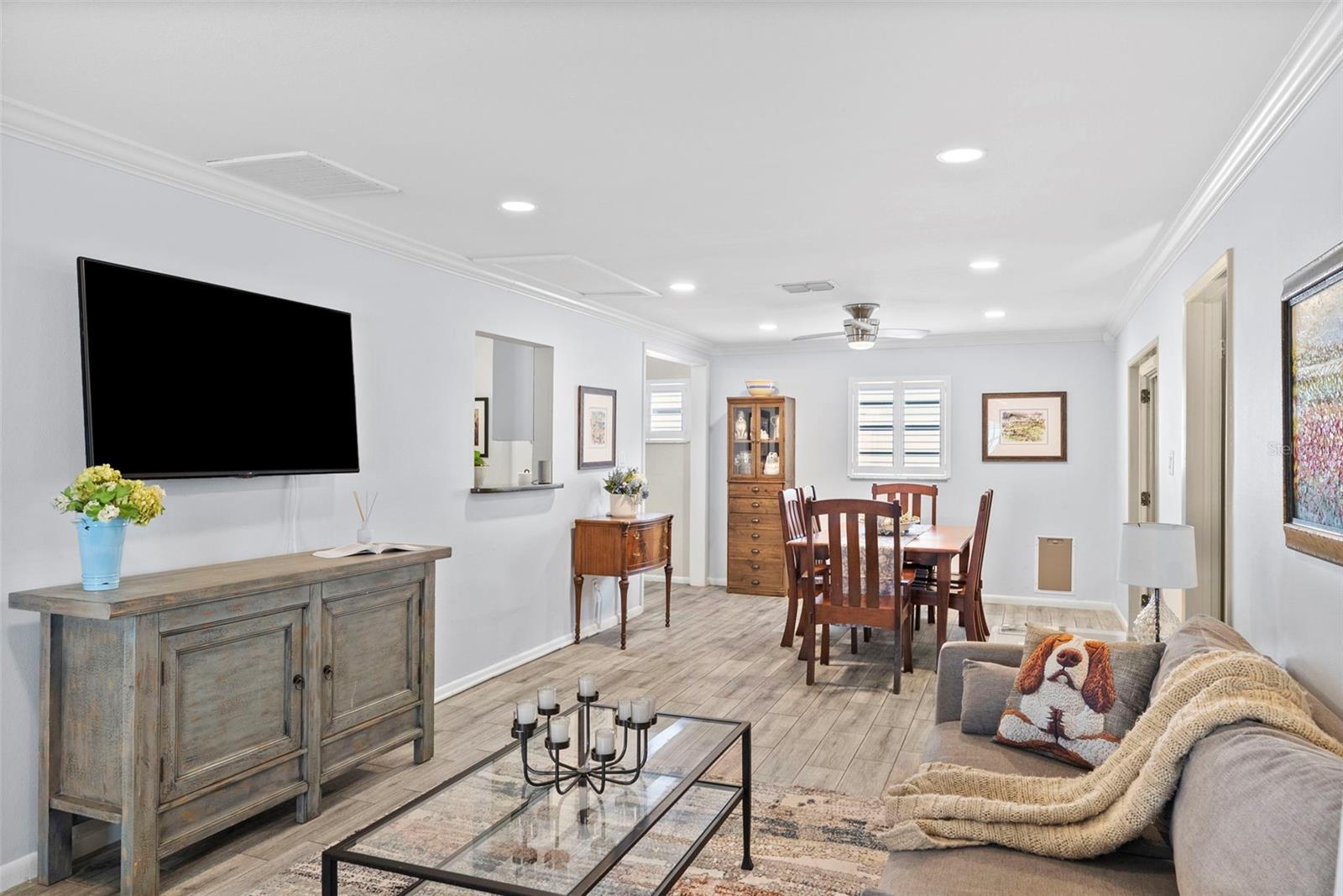 Listing photo id 2 for 3906 Vasconia Street