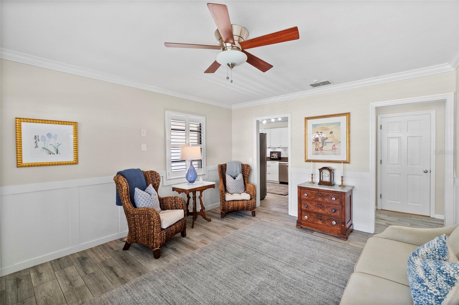 Listing photo id 7 for 3906 Vasconia Street