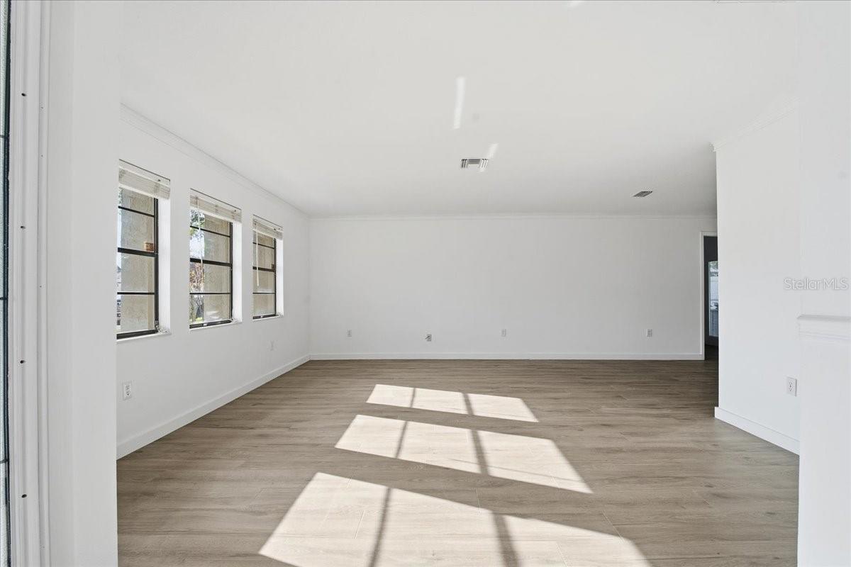 Image 17 of 81 For 9430 Patricia Court