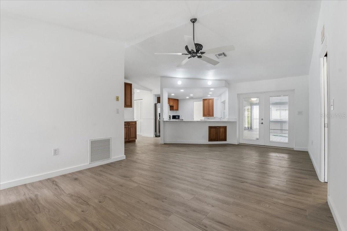 Image 19 of 81 For 9430 Patricia Court