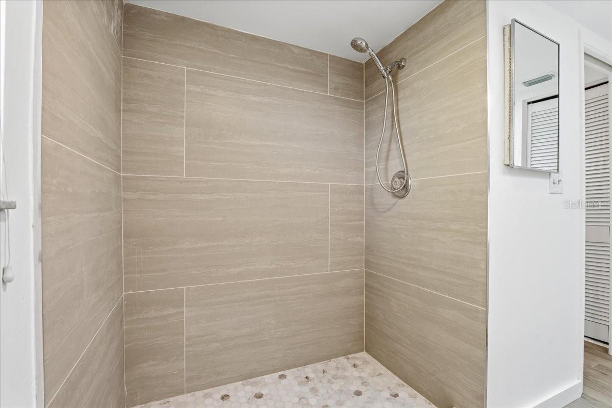 Image 29 of 81 For 9430 Patricia Court