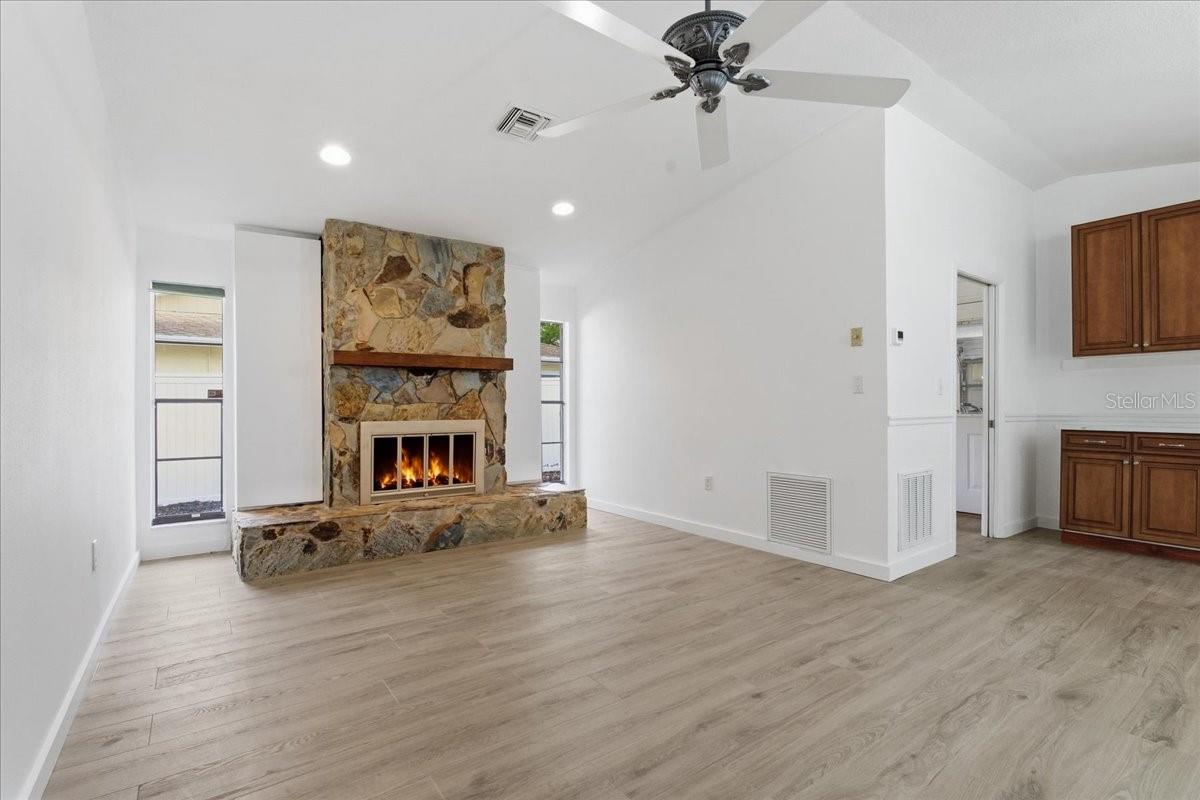 Image 5 of 81 For 9430 Patricia Court