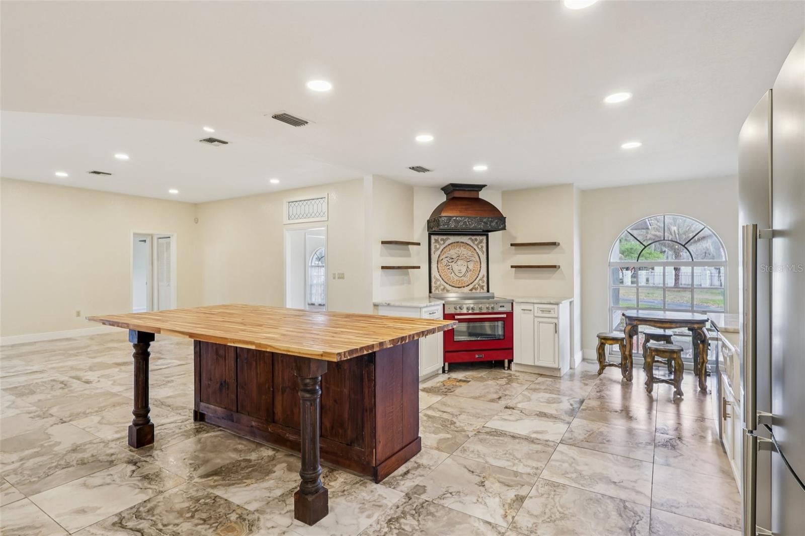 Image 10 of 49 For 7026 Pinehaven Drive