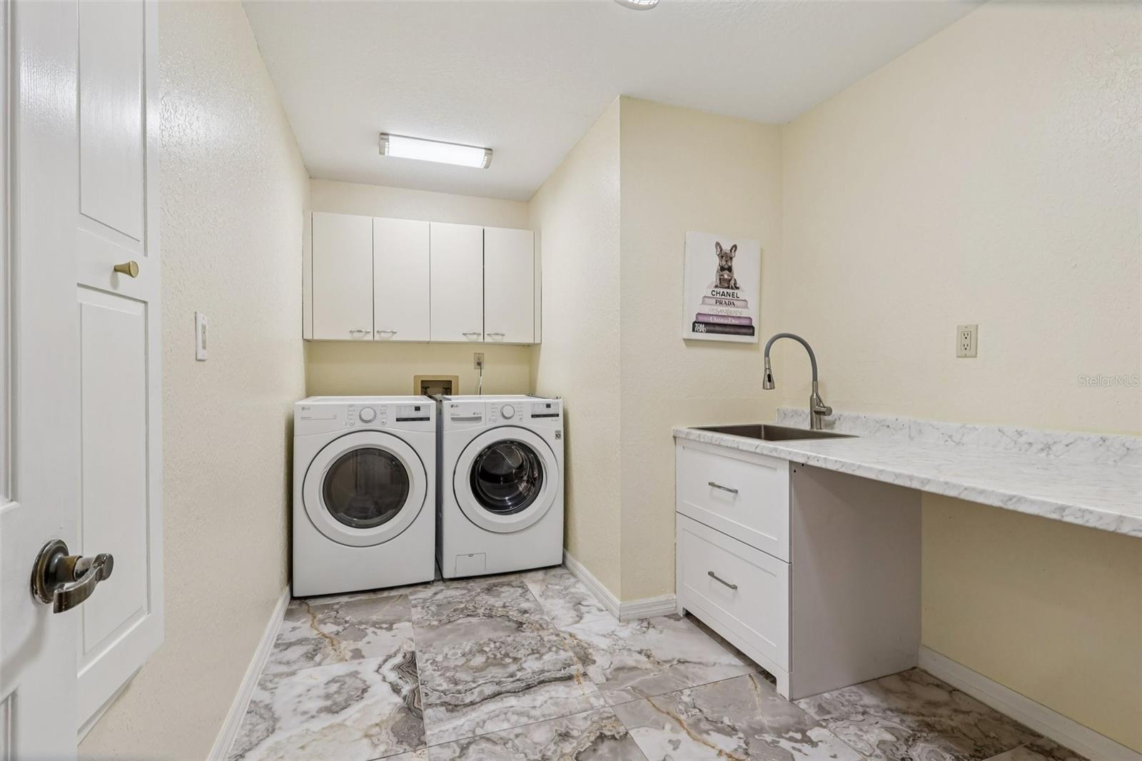 Image 17 of 49 For 7026 Pinehaven Drive