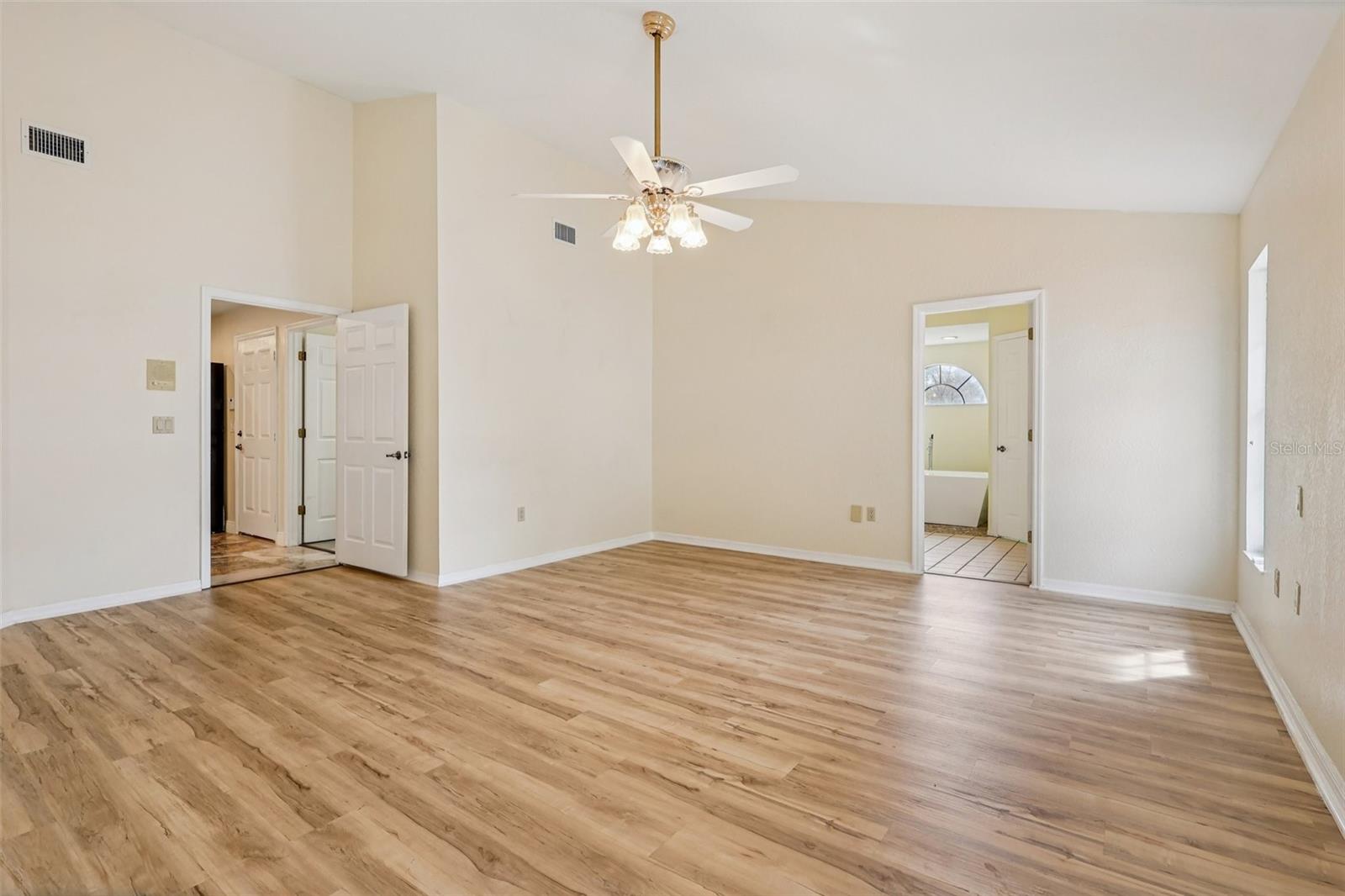 Image 21 of 49 For 7026 Pinehaven Drive