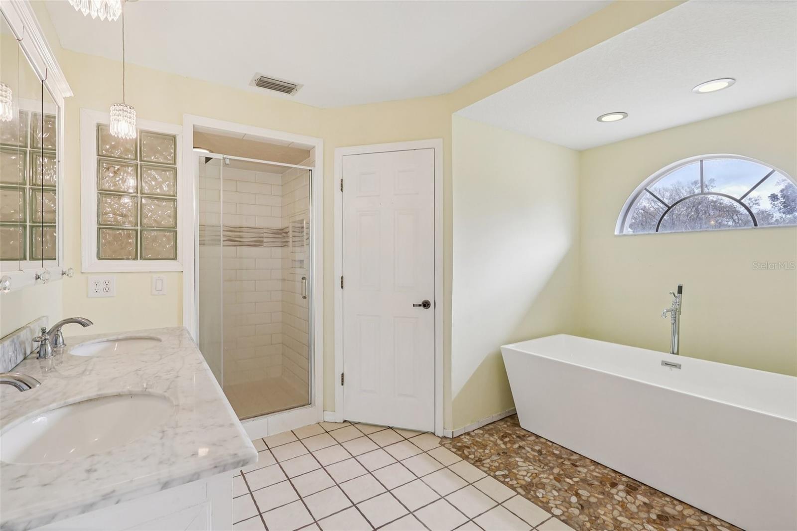 Image 22 of 49 For 7026 Pinehaven Drive