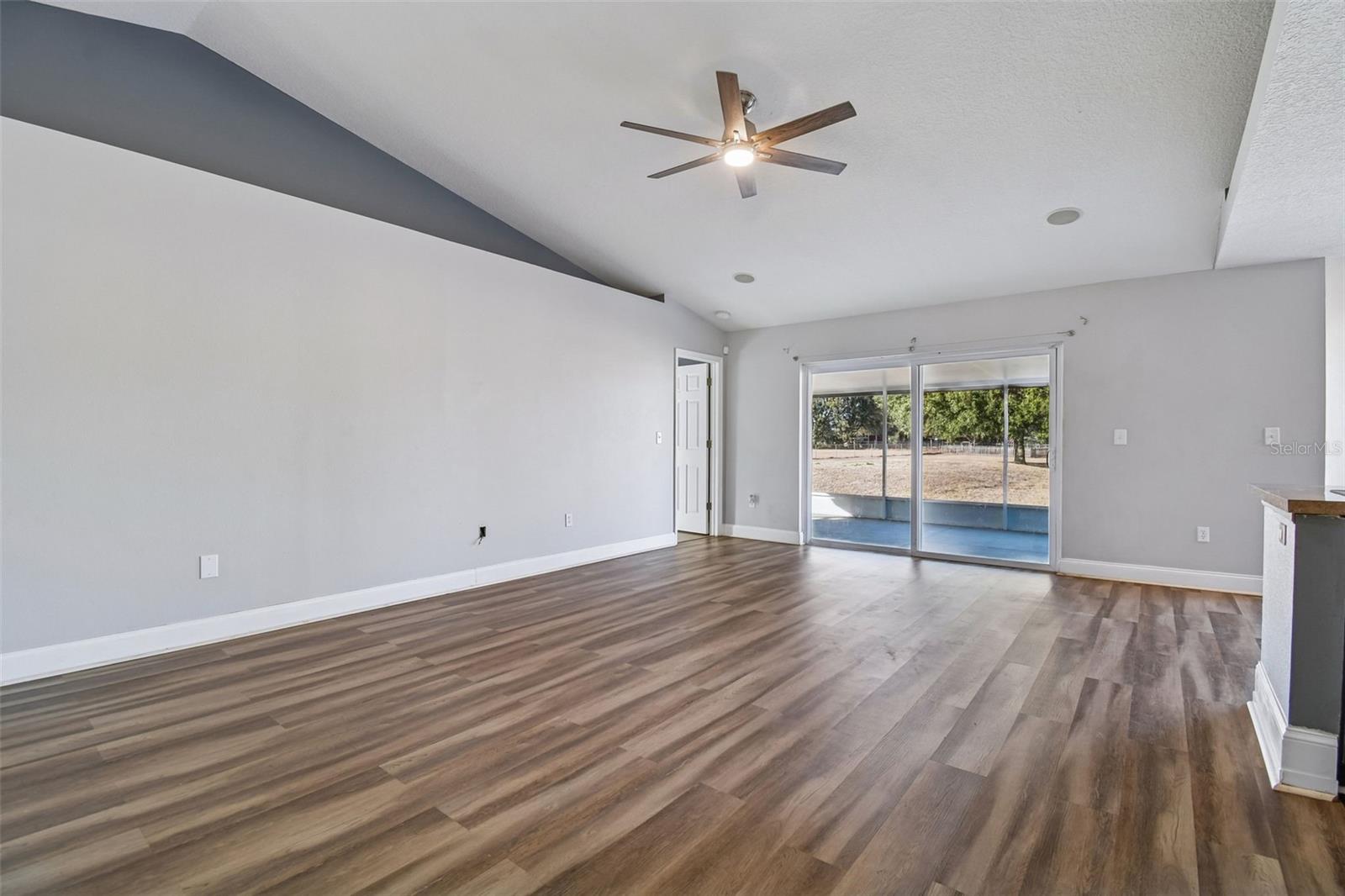 Image 10 of 71 For 31609 Hunt Club Lane