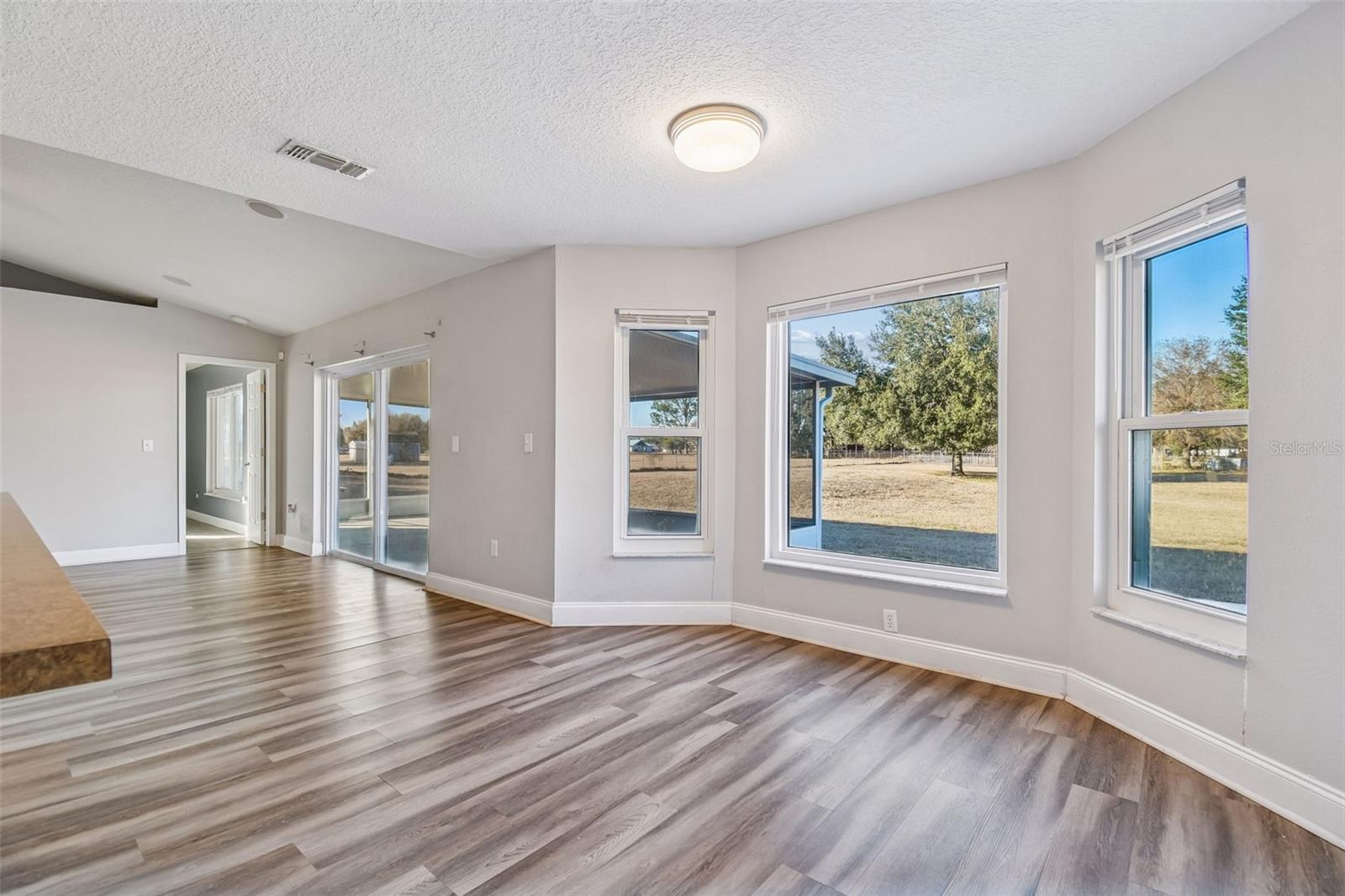 Image 18 of 71 For 31609 Hunt Club Lane