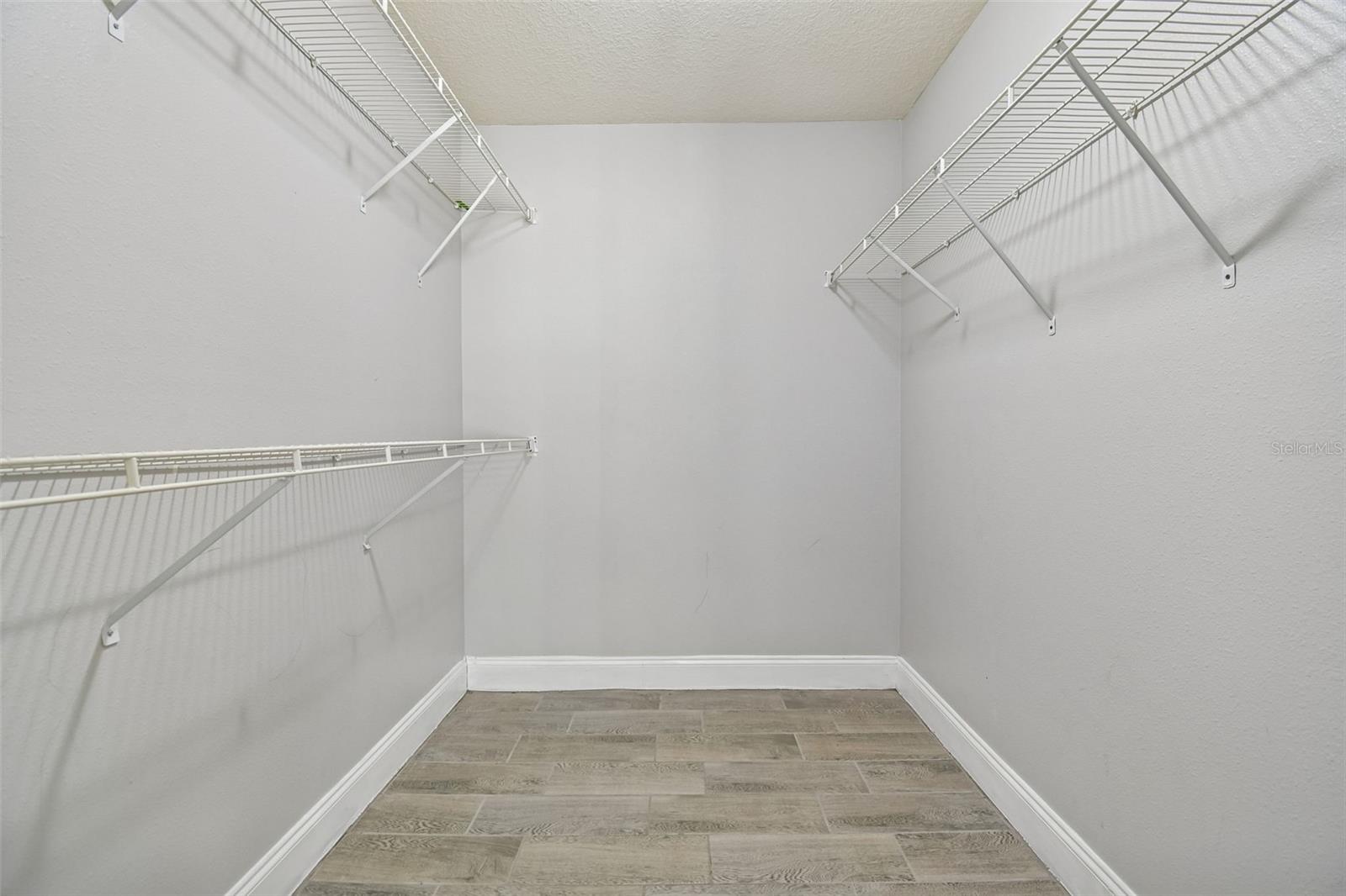 Image 21 of 71 For 31609 Hunt Club Lane