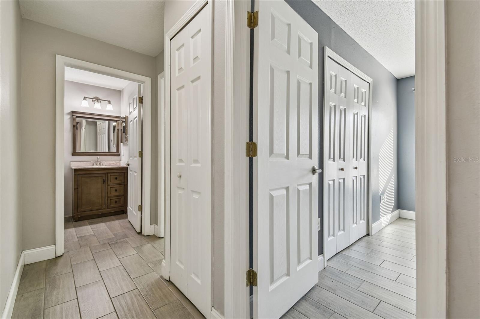 Image 28 of 71 For 31609 Hunt Club Lane