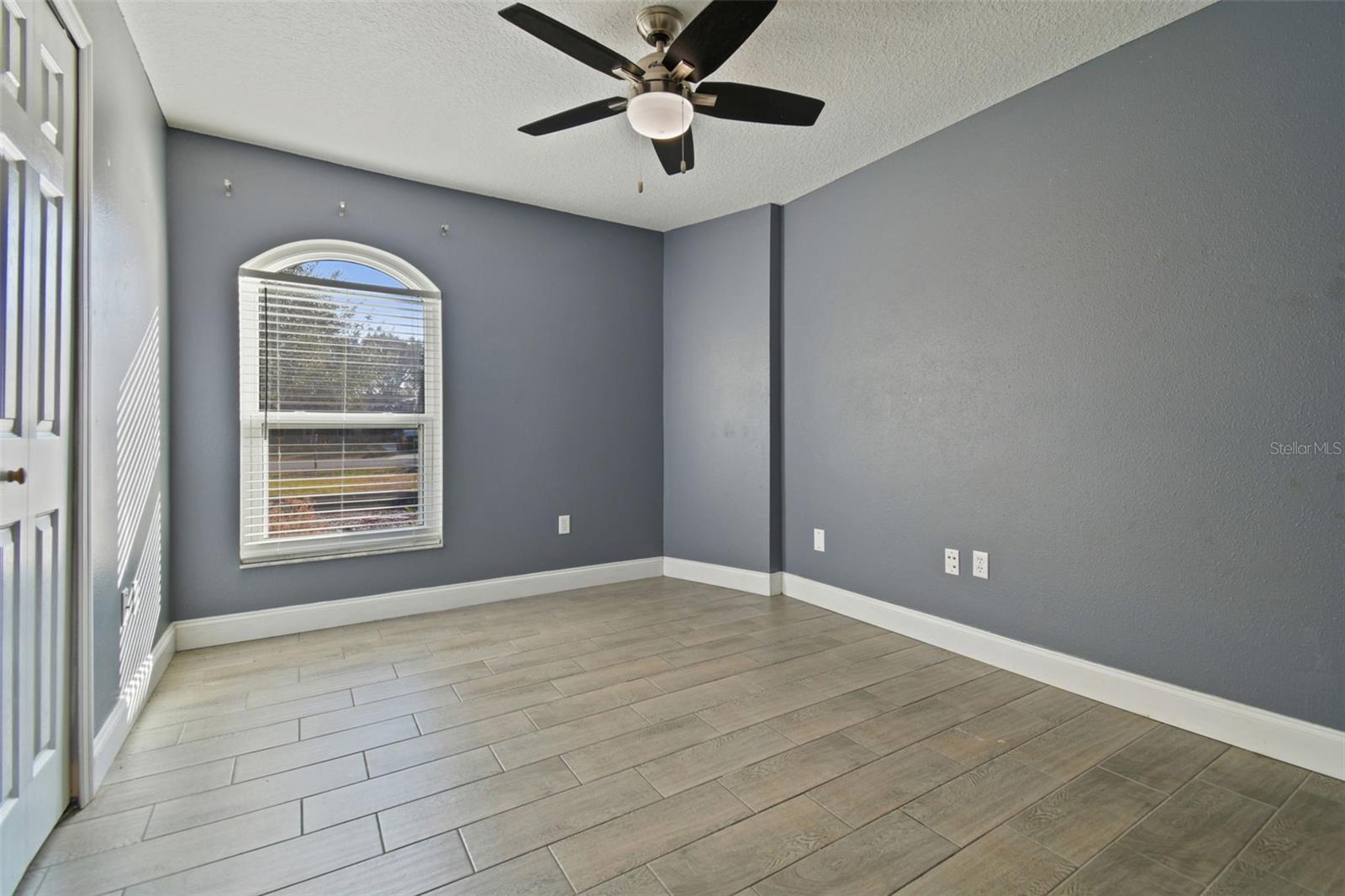 Image 32 of 71 For 31609 Hunt Club Lane