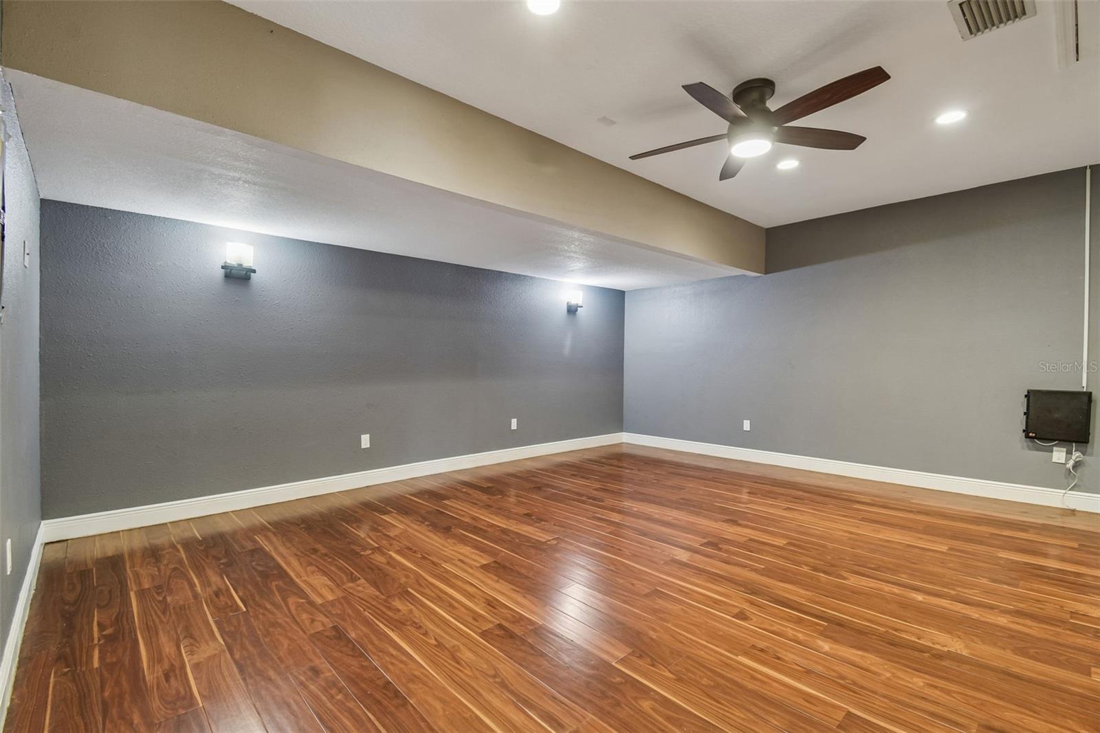 Image 37 of 71 For 31609 Hunt Club Lane