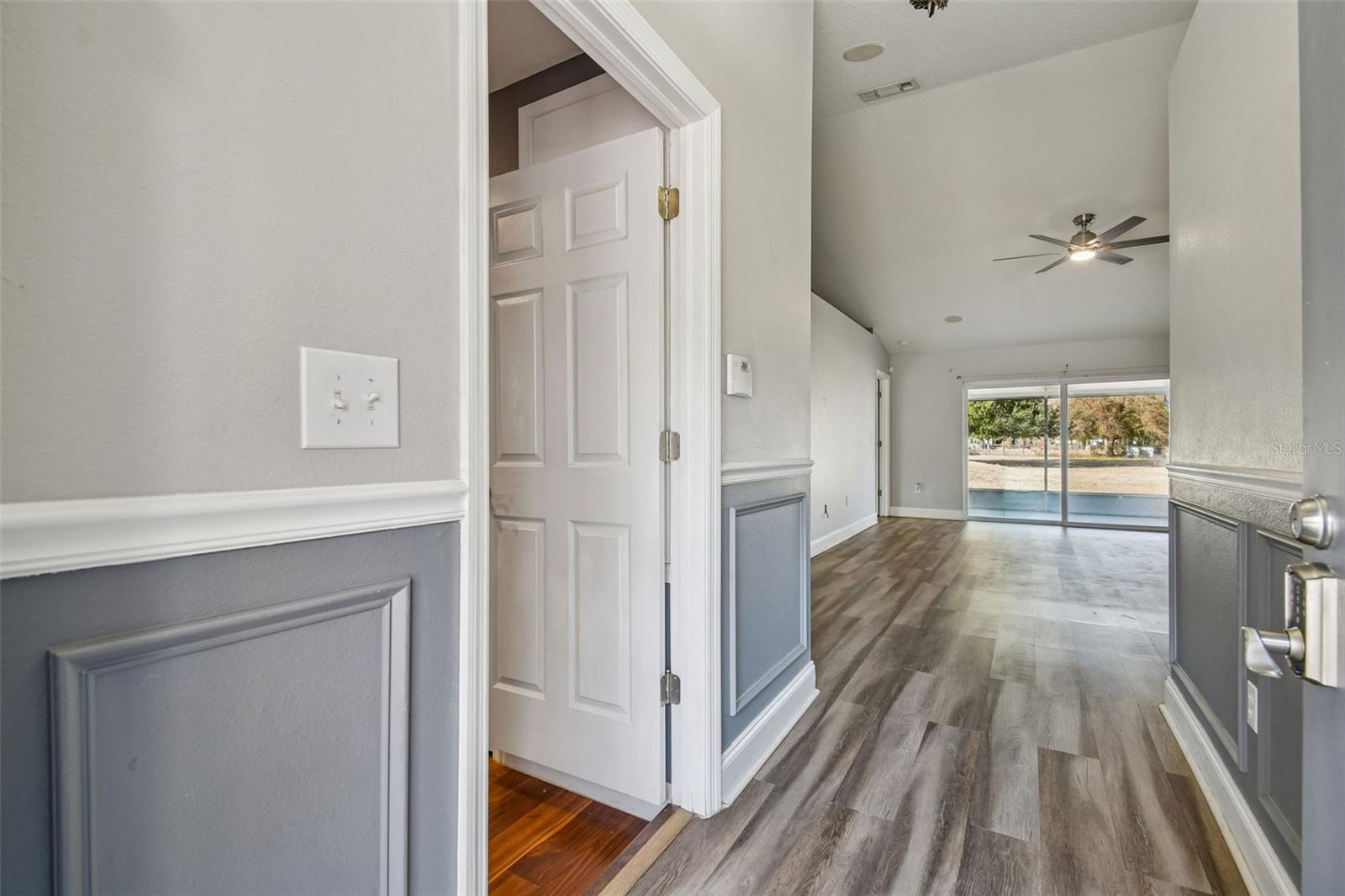 Image 7 of 71 For 31609 Hunt Club Lane