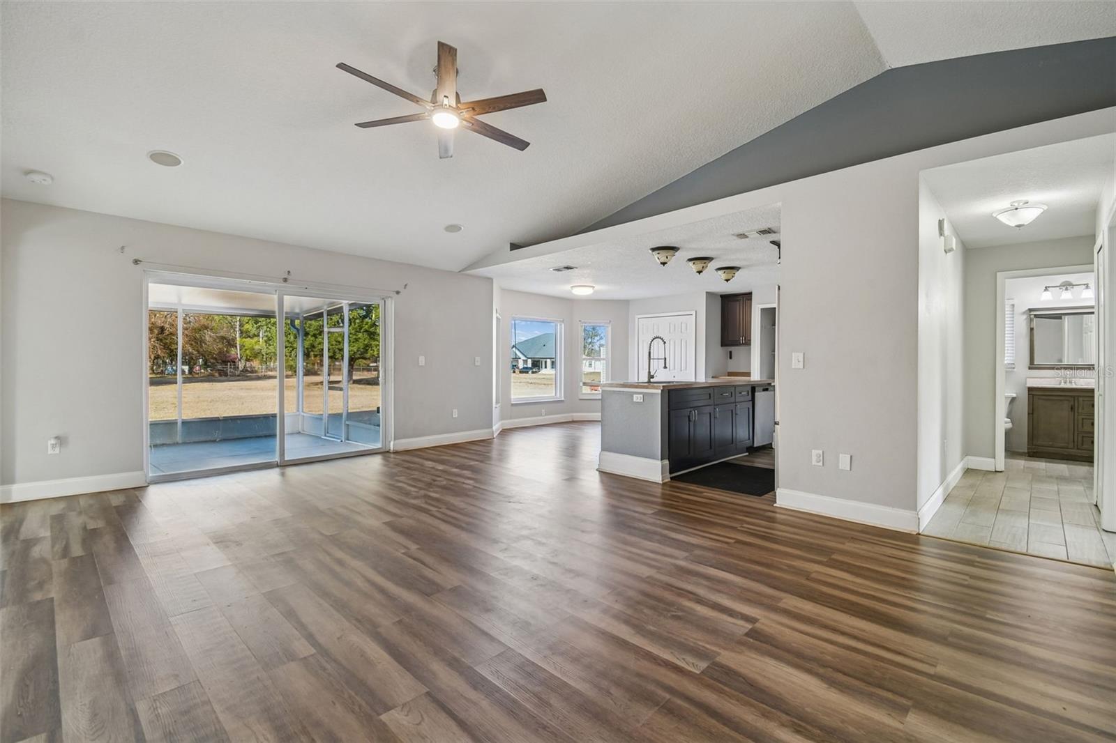 Image 9 of 71 For 31609 Hunt Club Lane