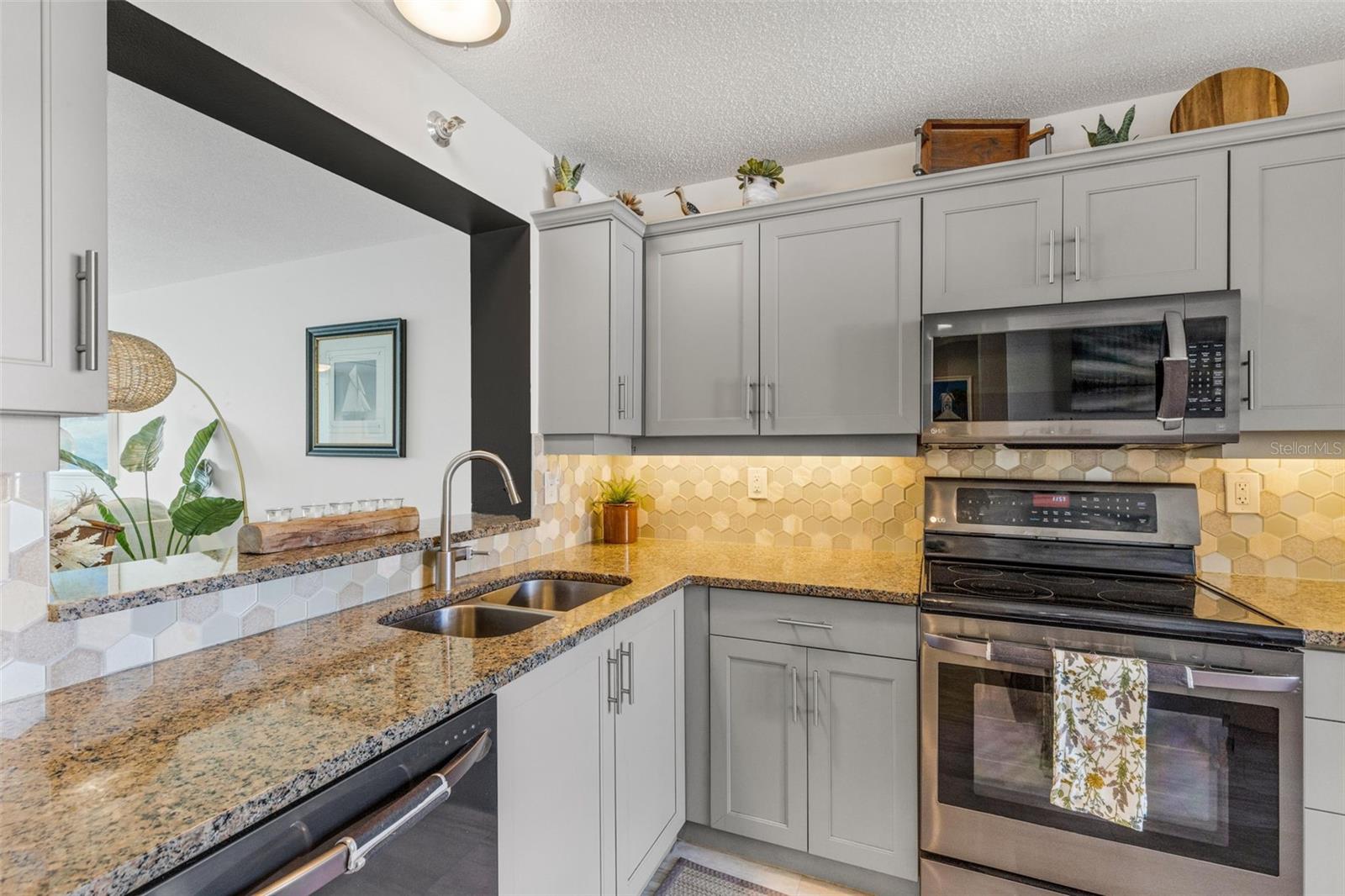 Image 8 of 58 For 4460 Fairways Boulevard 105