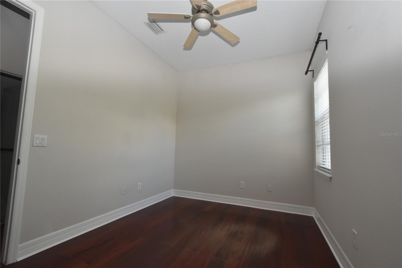 Image 12 of 17 For 1007 Edison Park Court