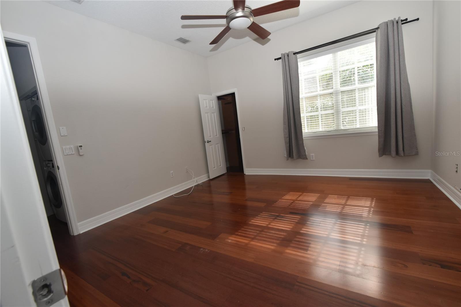 Image 7 of 17 For 1007 Edison Park Court