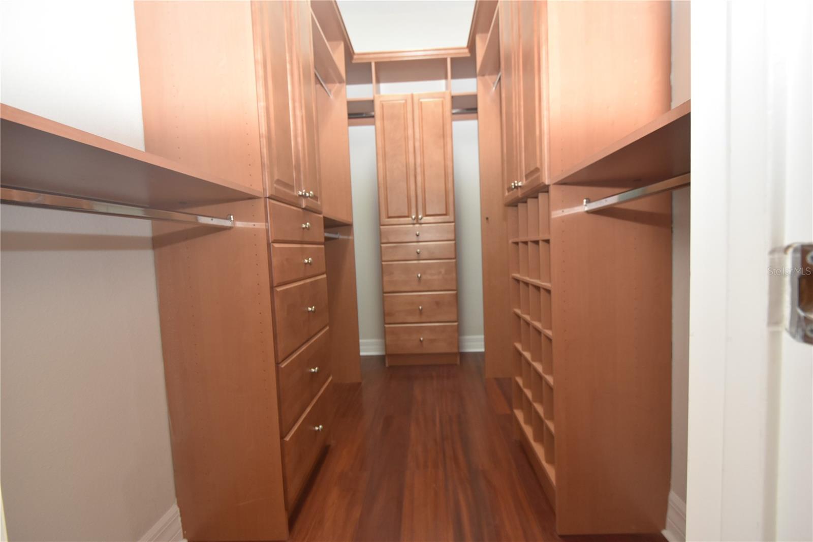 Image 8 of 17 For 1007 Edison Park Court