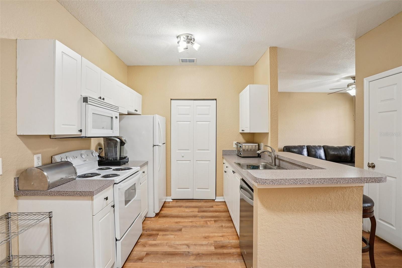 Image 10 of 27 For 835 Grand Regency Point 101