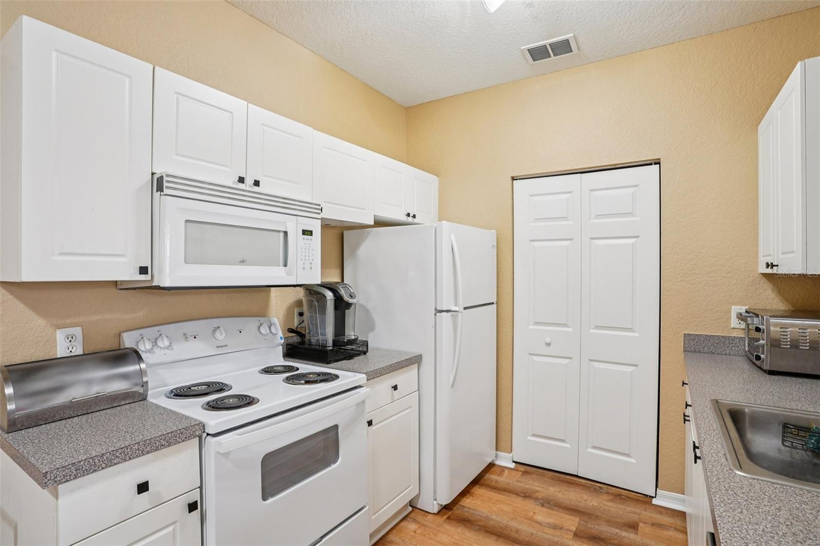 Image 11 of 27 For 835 Grand Regency Point 101