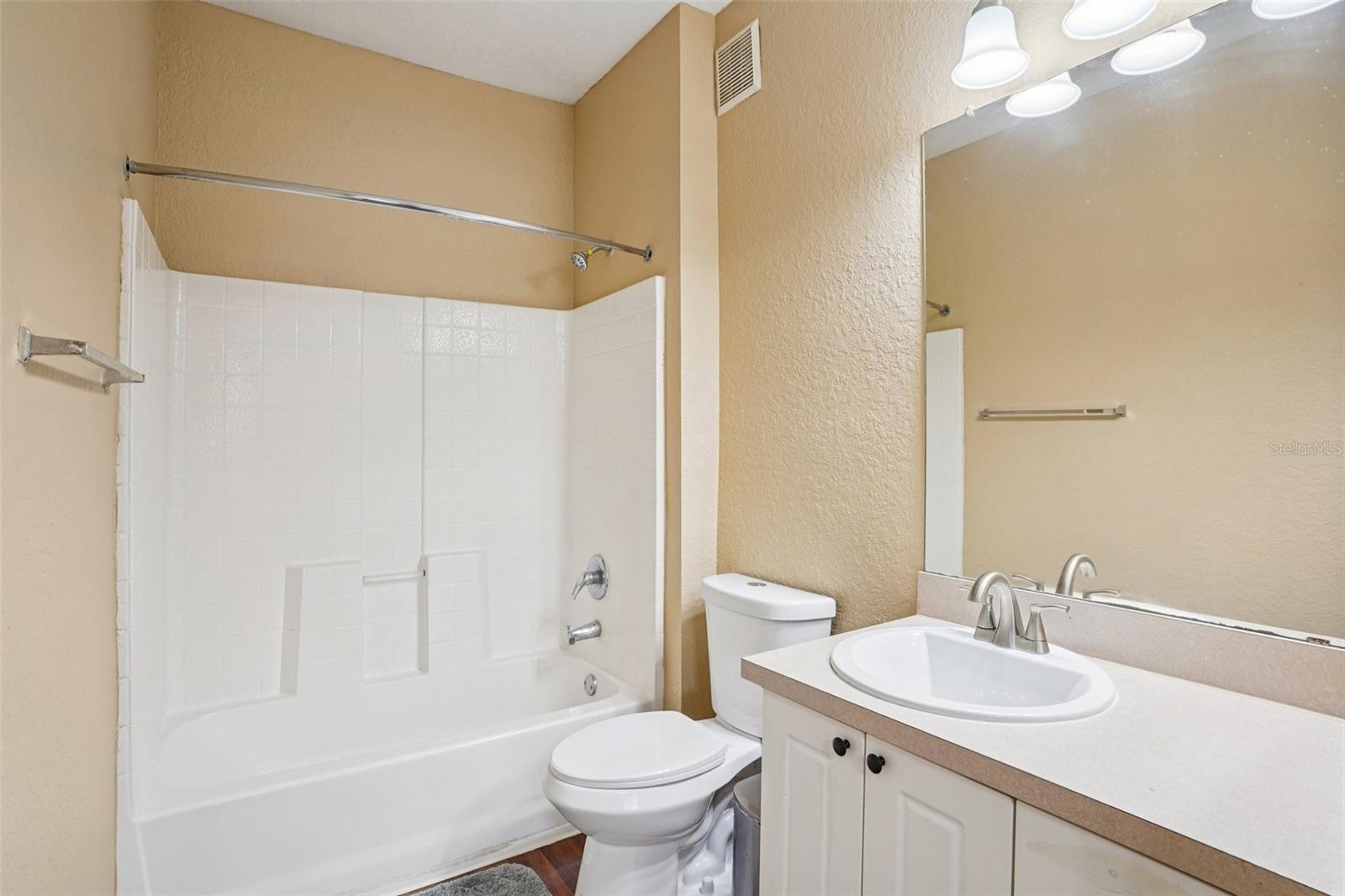 Image 16 of 27 For 835 Grand Regency Point 101