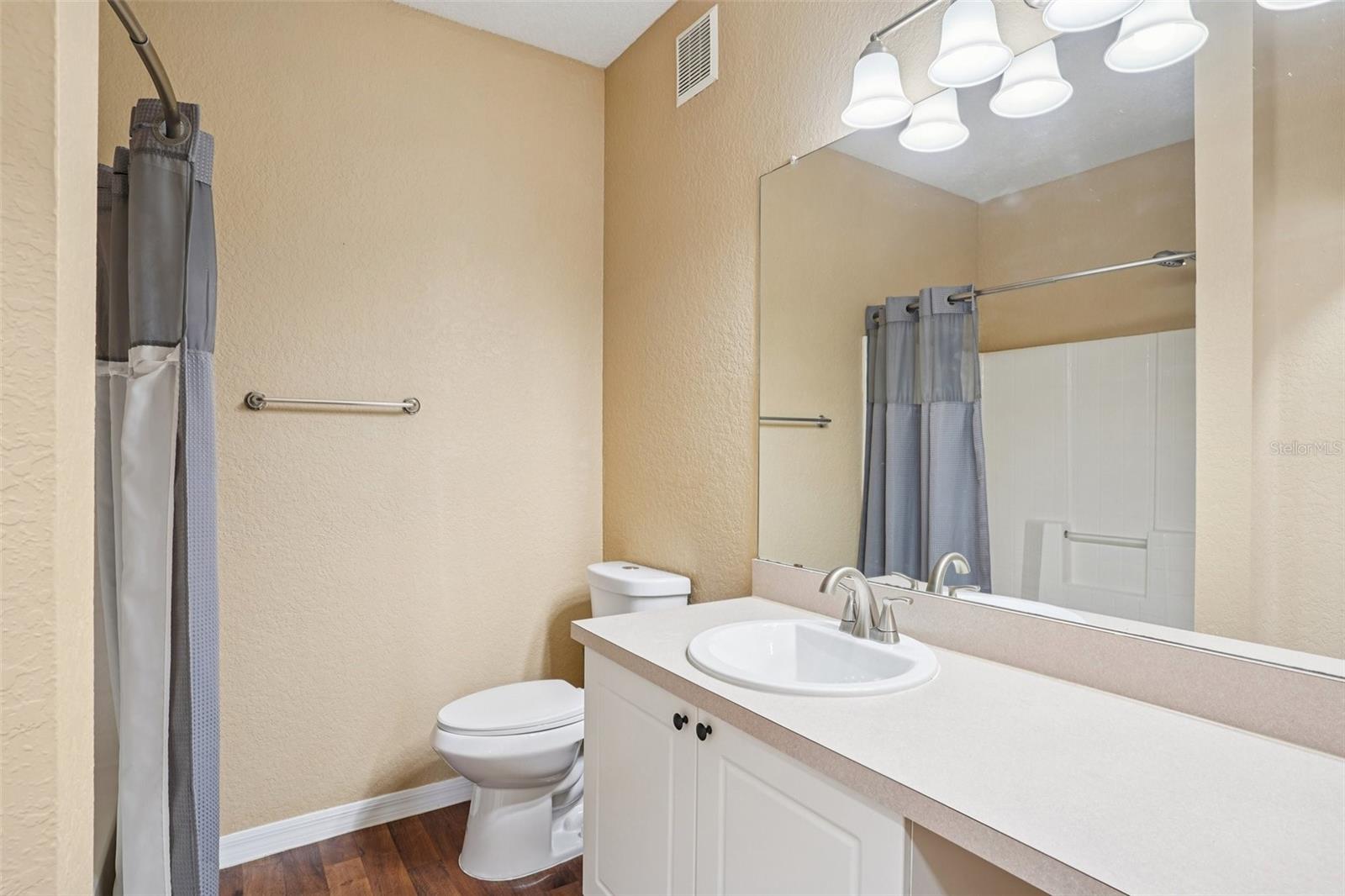 Image 19 of 27 For 835 Grand Regency Point 101