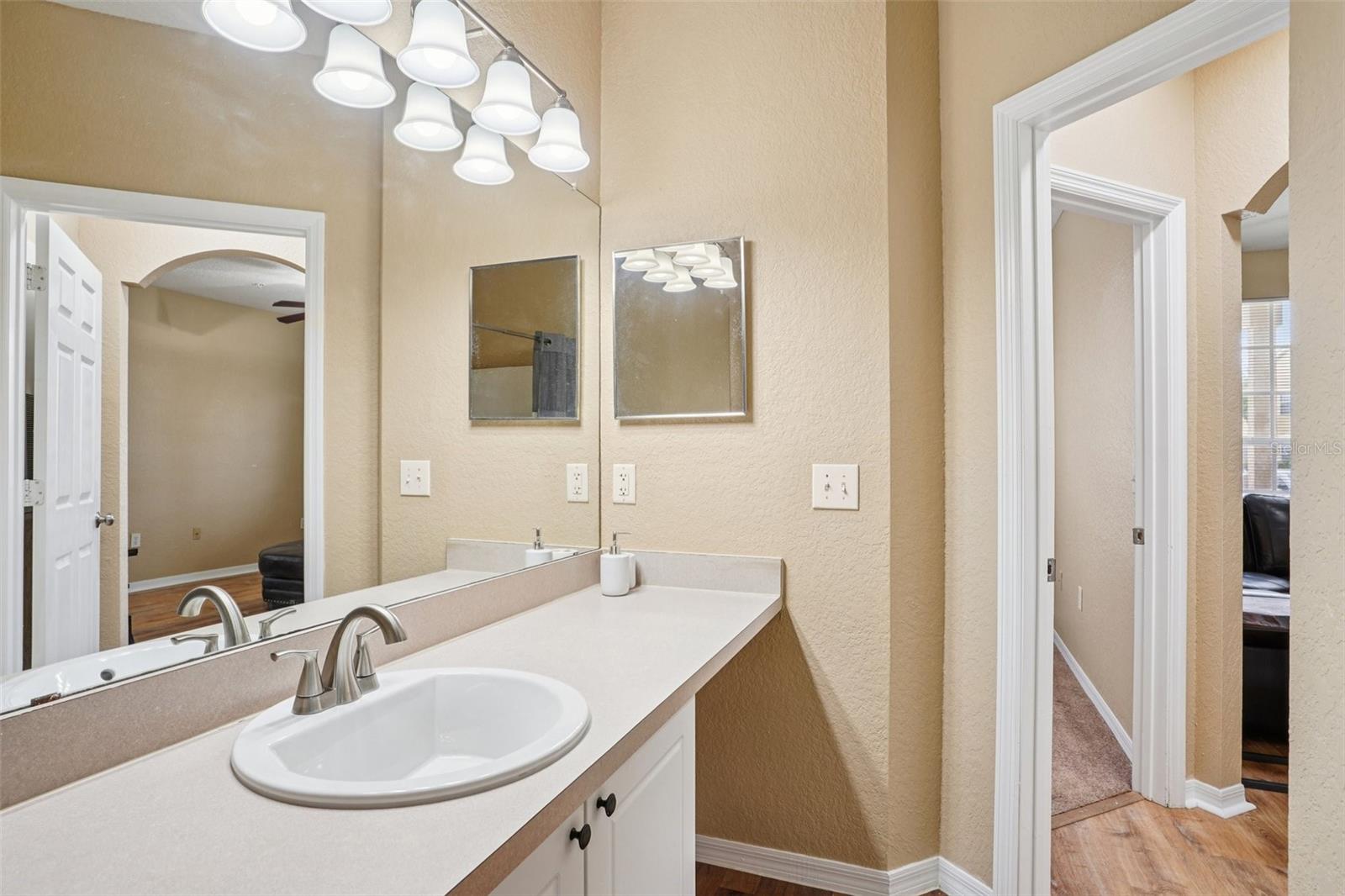 Image 20 of 27 For 835 Grand Regency Point 101