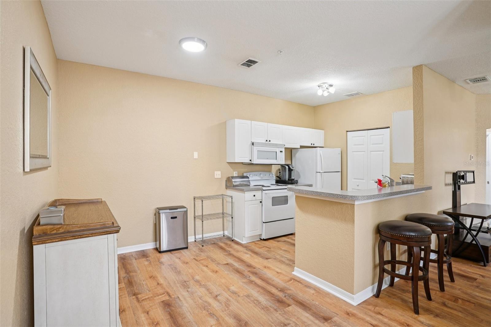 Image 8 of 27 For 835 Grand Regency Point 101