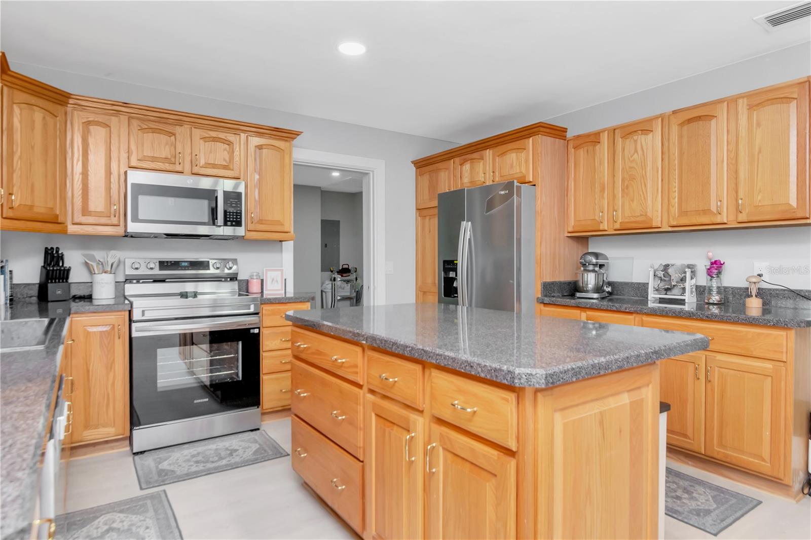 Image 10 of 40 For 204 7th Avenue Nw